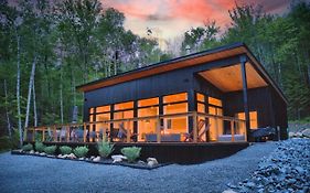 Kallm-Mont-Tremblant Chalet With Hot Tub, Pond & Beach On Private 7Acre Estate